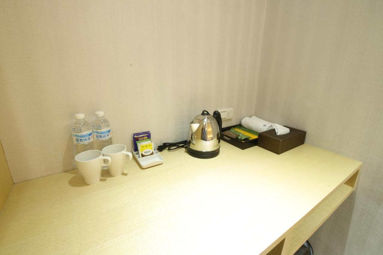 Simple Life Kaohsiung Hotel Exterior photo