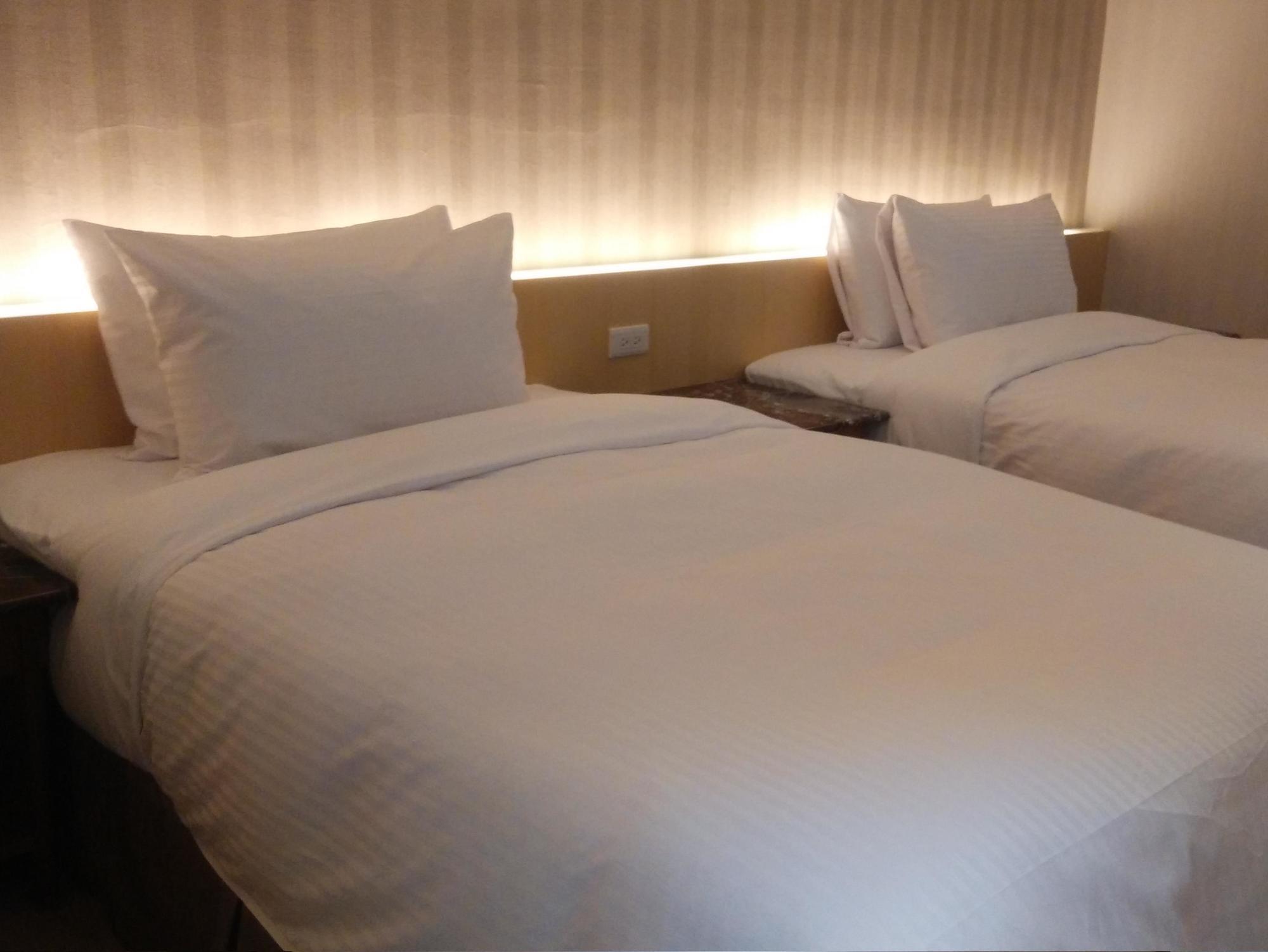 Simple Life Kaohsiung Hotel Exterior photo