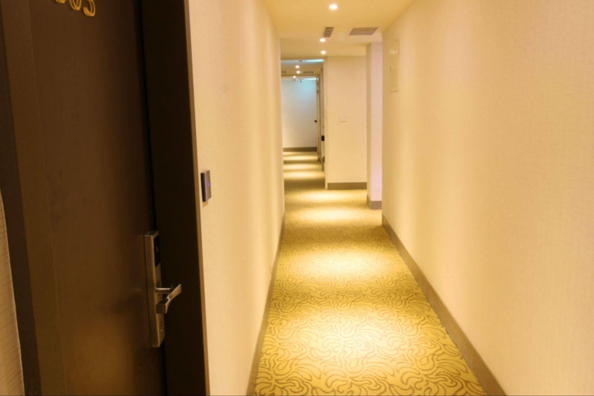 Simple Life Kaohsiung Hotel Exterior photo
