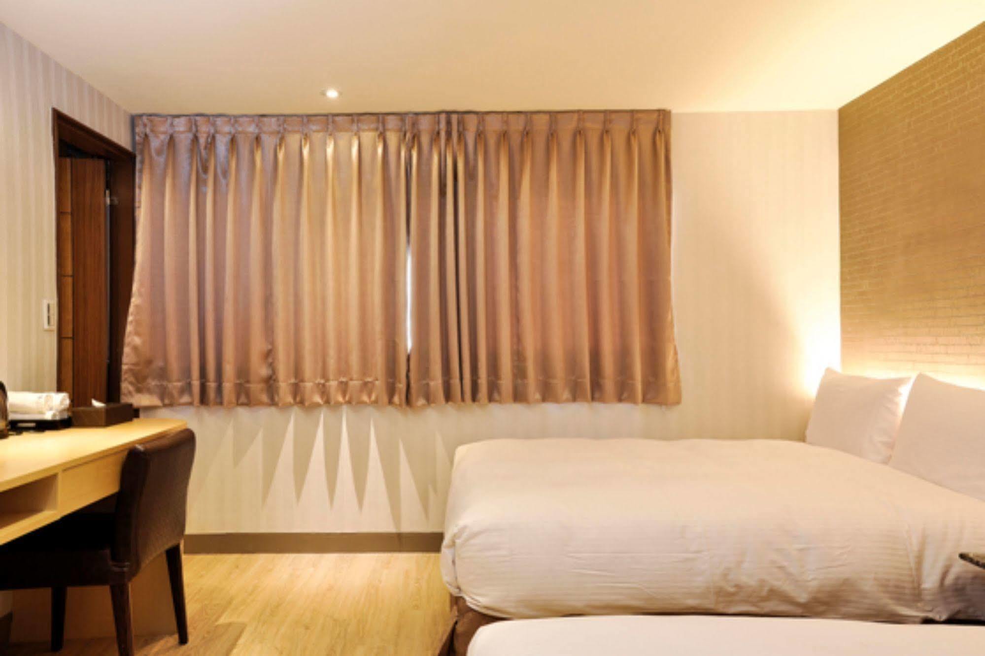 Simple Life Kaohsiung Hotel Exterior photo