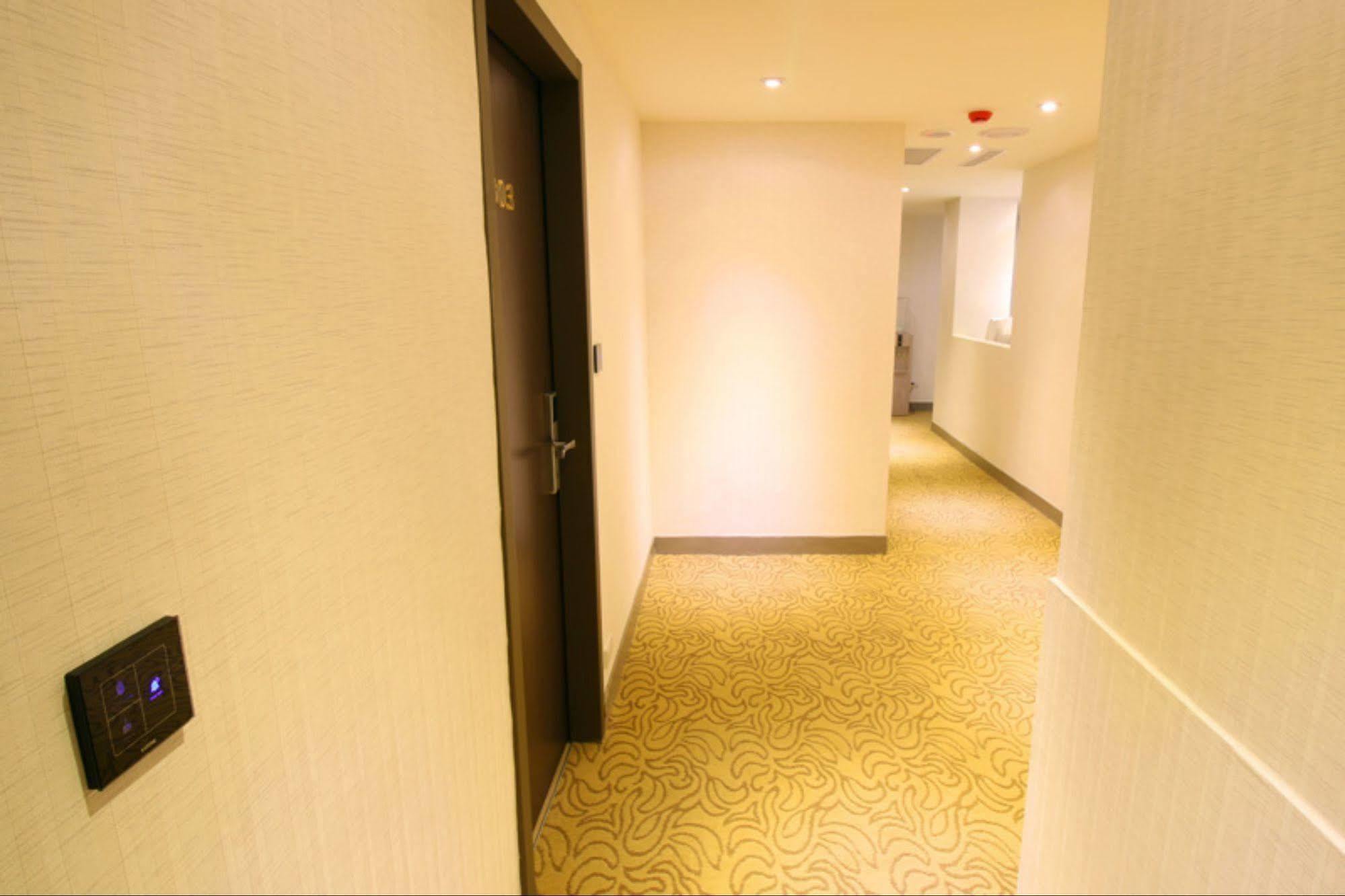 Simple Life Kaohsiung Hotel Exterior photo